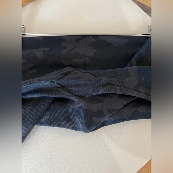 SPANX Camo Black And Gray Leggings - Picture 7 of 8